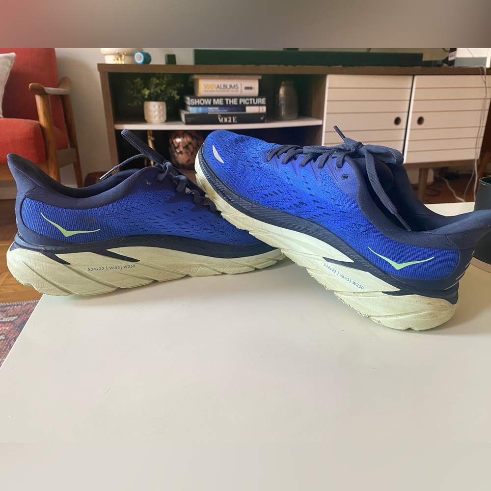 Clifton 8 men’s running shoes